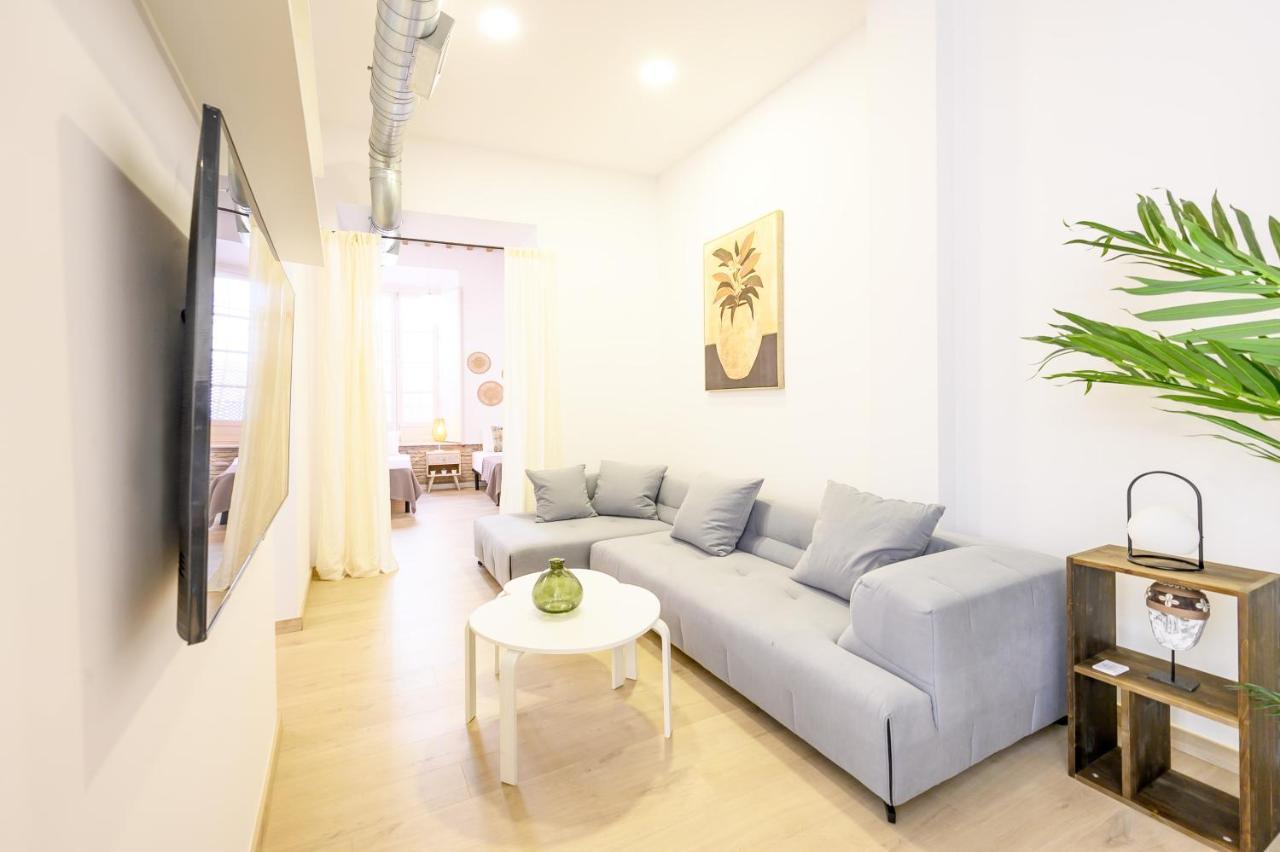 Modern 3 Bedroom, City Center With Patio & High Ceilings By 10Tosea Málaga Exterior foto